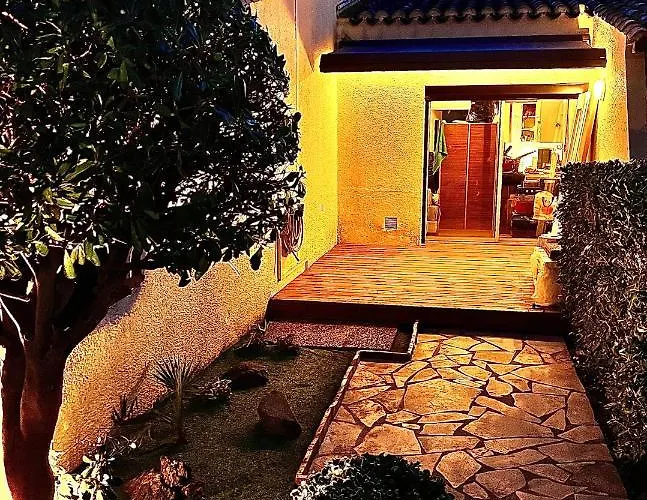 Mezzanine/jardin/terrasse Village Naturiste