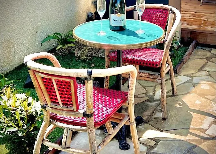 Mezzanine/jardin/terrasse Village Naturiste